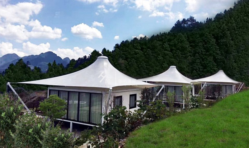 四方形膜结构酒店帐篷玻璃木墙彩钢夹芯板墙体定制高端帐篷别墅